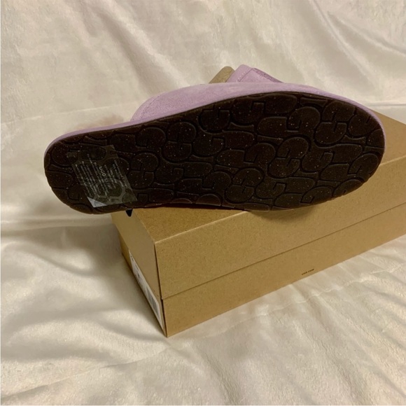 Lavender purple Ugg scuffette. Brand new never worn - Picture 4 of 5
